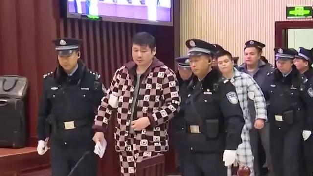 起底湖南黑老大：涉案15亿，曾花两千万策反协警，刀砍欠债哥们