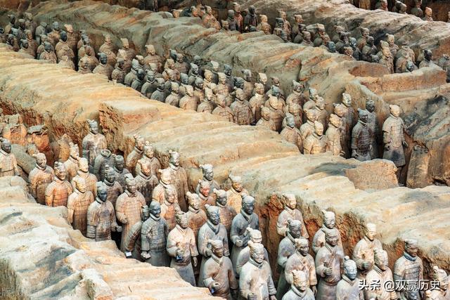 秦始皇陵的具体位置在哪？又是谁负责完成的、难道是秦始皇？
