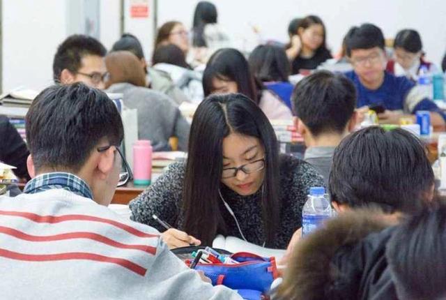 “考研”和“考公”同时上岸，应该怎么选择？过来人告诉你答案