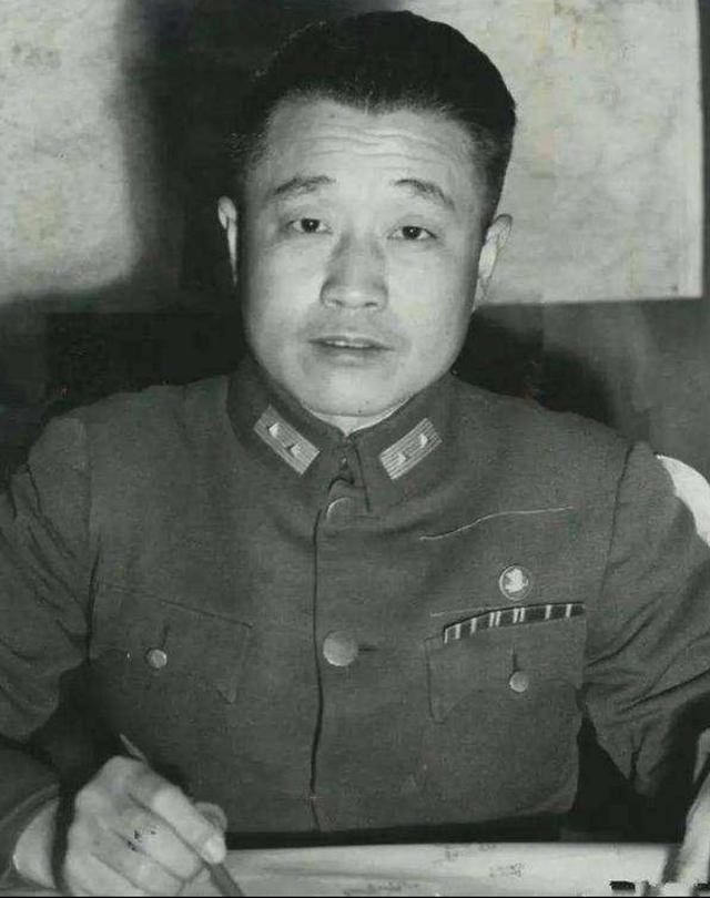 陈官庄全军覆没，杜聿明被俘后吐槽：邱疯子害了我