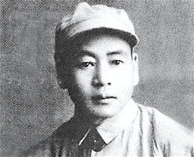 连长被调往师部当排长，本是降级任用，一看部下把他乐坏了