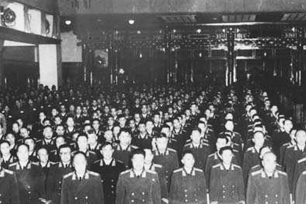 1955年授衔，毛主席审阅上将名单以后划掉了一人，这人到底是谁？