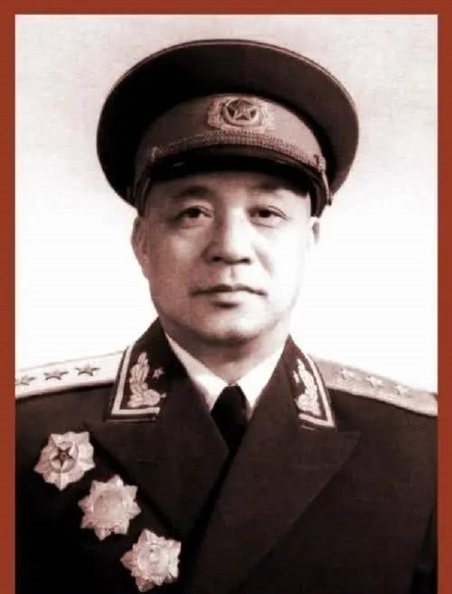 王建安和江青同桌吃饭，服务员端上红烧肉，王建安指出：不能总吃