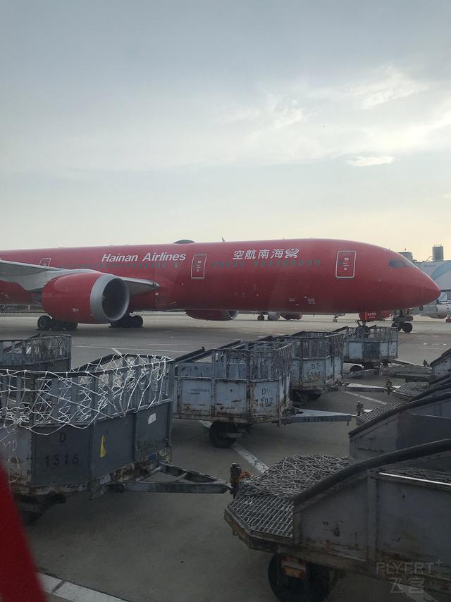 驚喜滿滿！王牌A359墨鏡俠執飛首航，川航還給乘客准備了大禮包