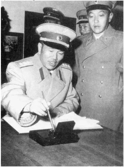 陈赓求情特赦死刑犯，保释后被反映不争气，夜袭检查下达一项命令