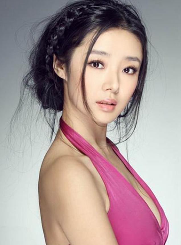 王永红：负债700亿，却套现61亿携女明星出逃，父亲去世都不回来