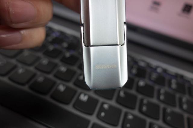 固态的速度、U盘的便携，aigo USSD U393有点“迪奥”