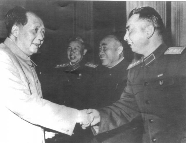 1982年，开国上将杨勇咳嗽不止，医生一摸腹部：肝怎么掉下来了？