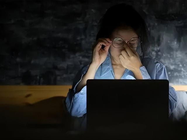 为什么晚上睡觉嘴巴总是发干？别以为是缺水，也可能是这5种原因