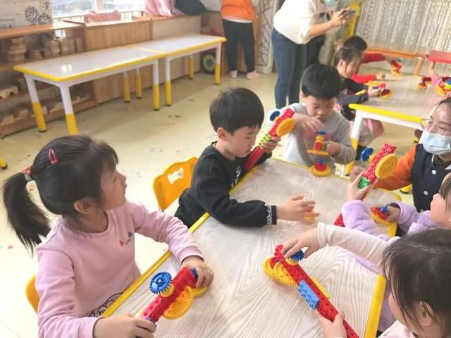 河马星｜机器人AI编程课程走进小牛顿幼儿园