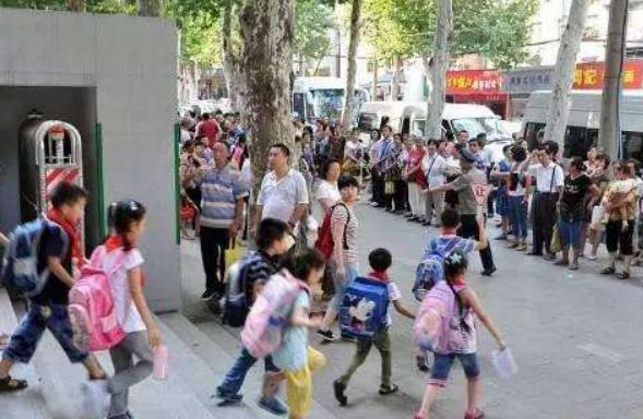 孩子性格与母亲形象有关？家长看法不一，班主任：一眼就能看出来