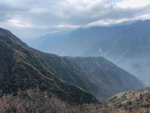 高山之上，秦嶺終南山有個原本熱鬧的空中村落，也許即將永遠消亡