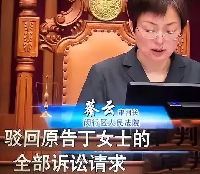 闯个检票口就被拘留5日？2019年丁女士把警局告上法庭，法院判了