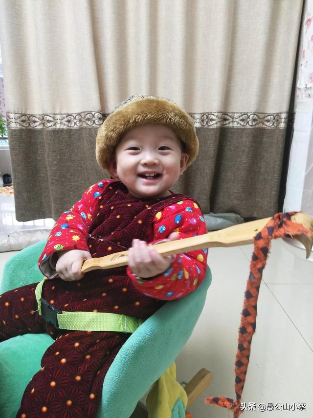 今天宝宝你三周岁了，从2斤到32斤，你就是我们最大的幸福