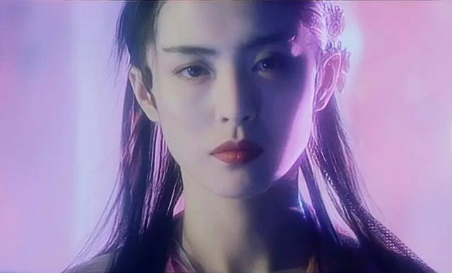 阿娇的尴尬折射多少演员的无奈：时代抛弃你时，连招呼都不会打
