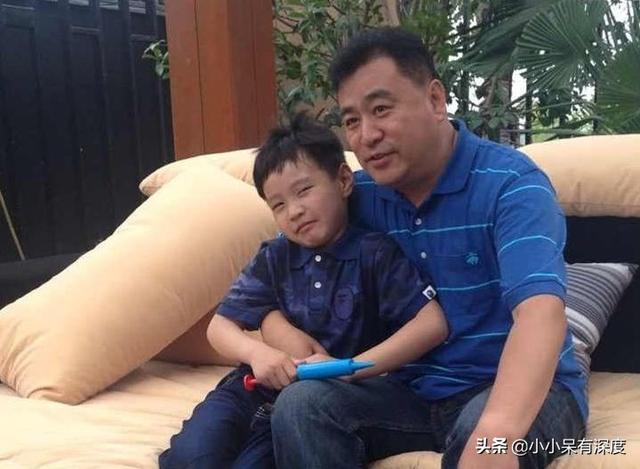 张宏民晒照，是一个年轻漂亮的小女生，他终于脱单了？