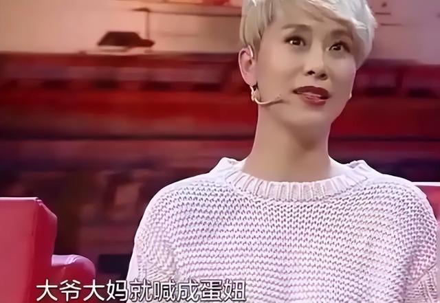 在颁奖礼上说自己“便宜好用”的海清，生活中是个怎样的人？
