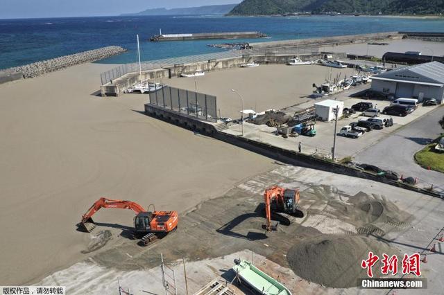 日本海底火山发生近百年最大规模喷发 大量浮石遍布海岸