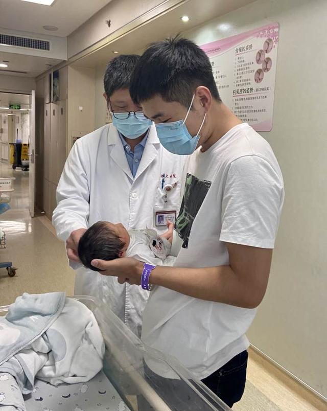 全国首例，差点一脚“踢出”子宫的宝宝，平安降生！妈妈说：再大的风险我都愿意承担