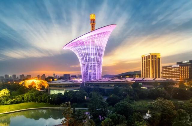 从“弯道超车”到“开道超车”，为国家贡献战略性科技力量