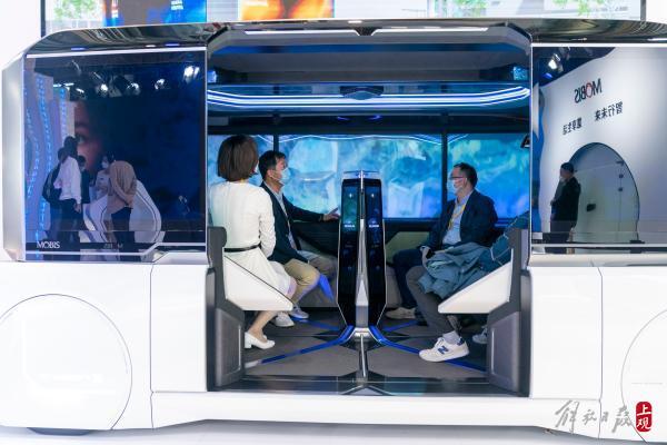 炫目！韩国展商带到进博会的无人驾驶概念车，连车窗都是透明屏幕制成的……