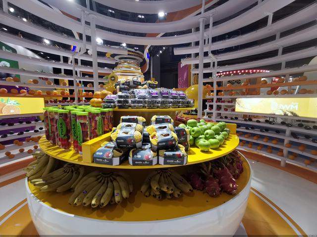 进博会里的双循环 | 中国买手在进博会里选购 海外品牌借电商渠道下沉