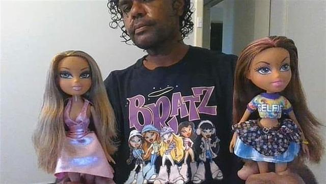 澳洲壮汉痴迷洋娃娃，绑架4岁小女孩，给她换衣梳头扮成娃娃模样
