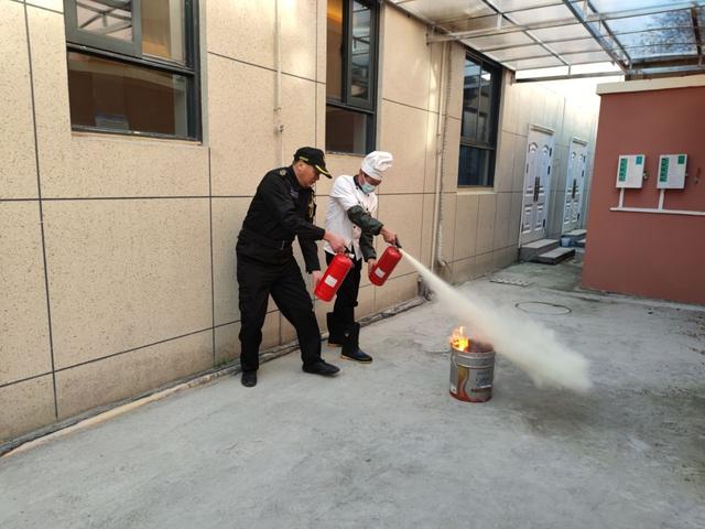 翠四幼：真爱生命 远离火灾——翠苑第五幼儿园消防安全演习