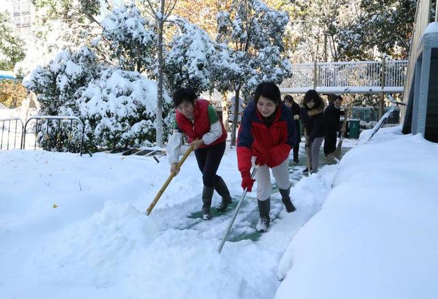 山东省实验幼儿园(南校区)扫雪我先行，保留冰雪创造“游戏区”