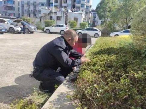 把孩子送给警察教育：为什么没人警醒，反倒有人欢呼？