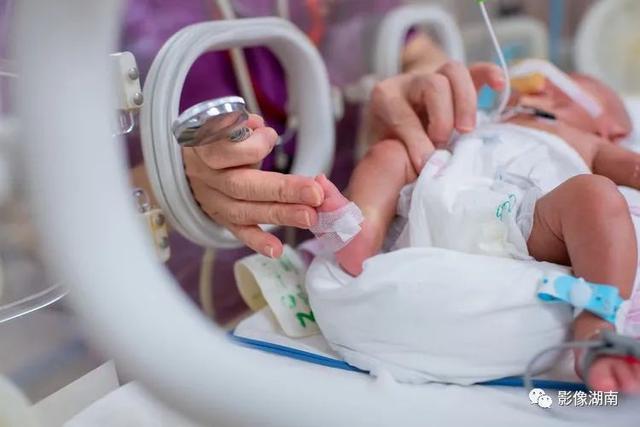 世界早产儿日不用怕，早到的天使