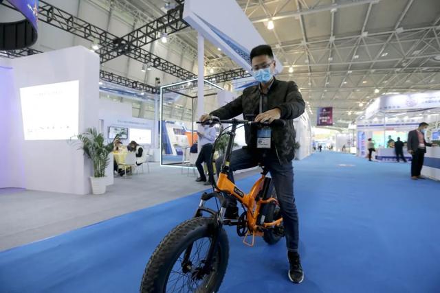 风靡欧洲的电踏车、5G技术加持的可穿戴设备……长三角科交会上哪些产品最酷炫？
