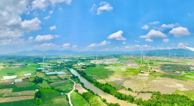 智慧码头、大型邮轮、中老铁路……央企尖端科技赋能超级工程！