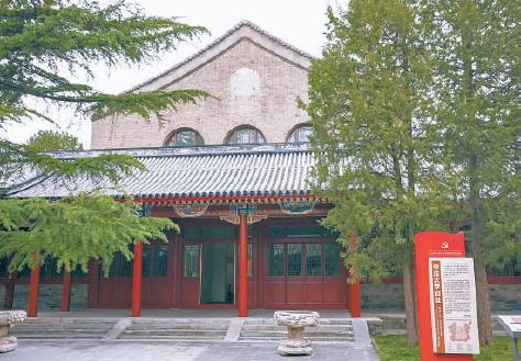 的留法勤工俭学会创办的法文预备学校,1920年改称中法大学西山学院,首