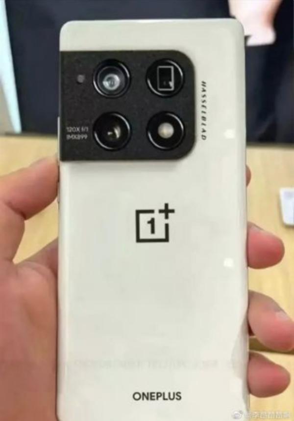 一加 10 Pro 机模泄露：后置模组与中框一体式设计