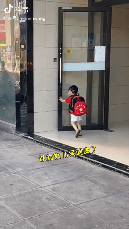 这样的孩子长大还得了？太！可！爱！了！吧