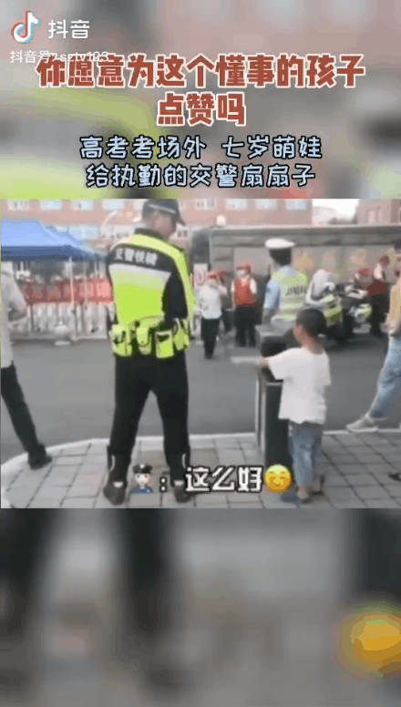 这样的孩子长大还得了？太！可！爱！了！吧