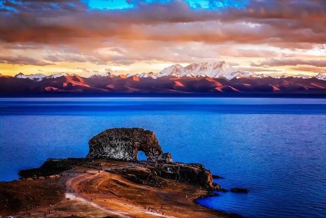 刘鹤派发“十大定心丸”，指明“八大机遇”