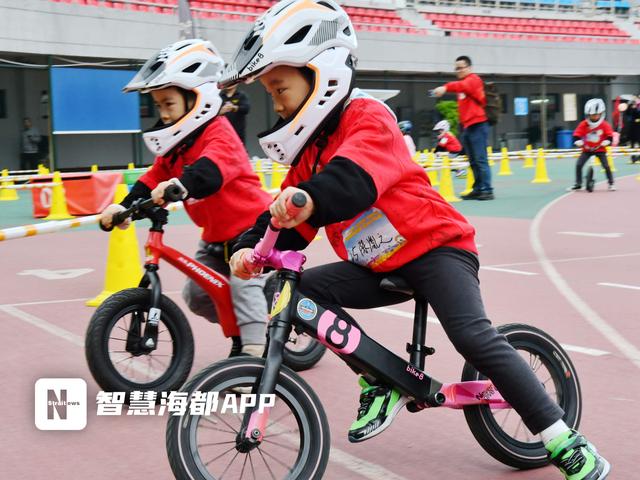 萌出屏幕！这场幼儿亲子运动会，现场赛况“激烈”