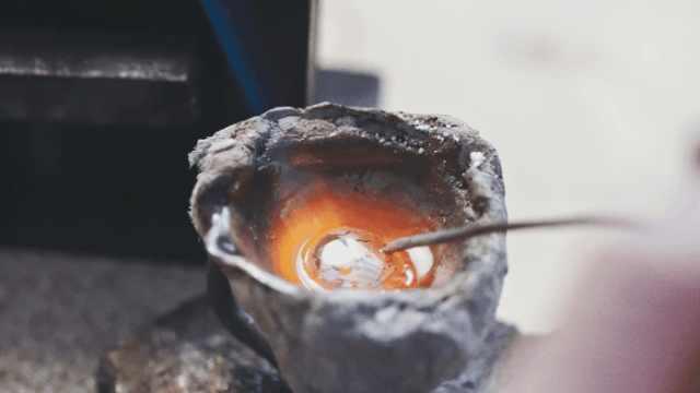 马斯克、乔布斯都在！我进了家神奇的奢侈品店