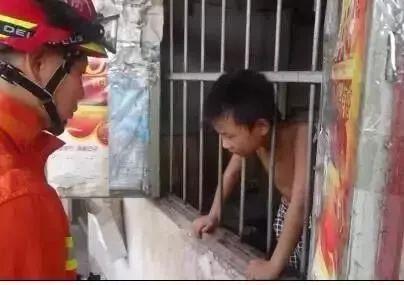 “喂？119吗？我家孩子头卡在马桶里了”