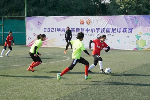 西安高新二小勇夺21年高新区中小学足球赛男子足球冠军和女子足球亚军 全网搜