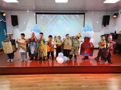 农垦场幼儿园开展“绿色环保，展现自我”时装秀活动