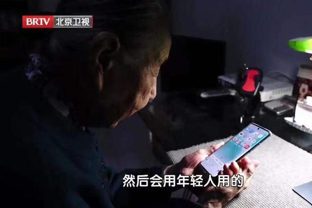 警惕！睡前玩手机会变丑！小心还有这些病找上你……