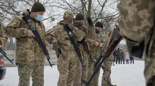 乌克兰第二大城市反俄人士武装军训