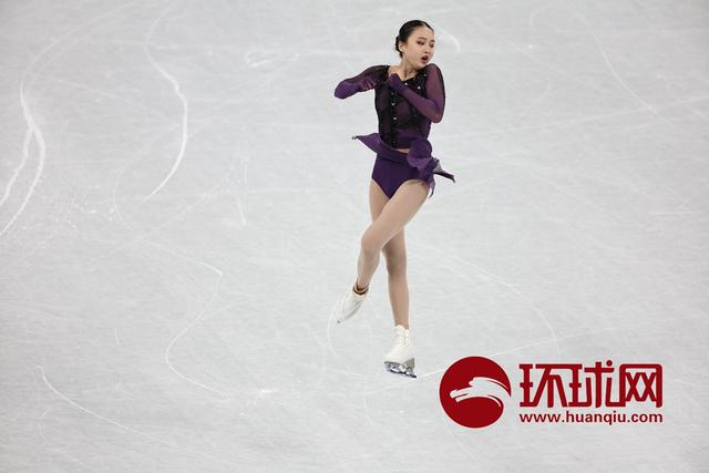 冬奥会花样滑冰团体赛举行，中国小将朱易迎来冬奥会首秀