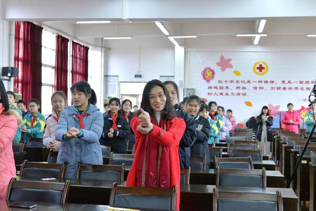 同济小学校长麦华丽：虎跃启新程  童心向未来
