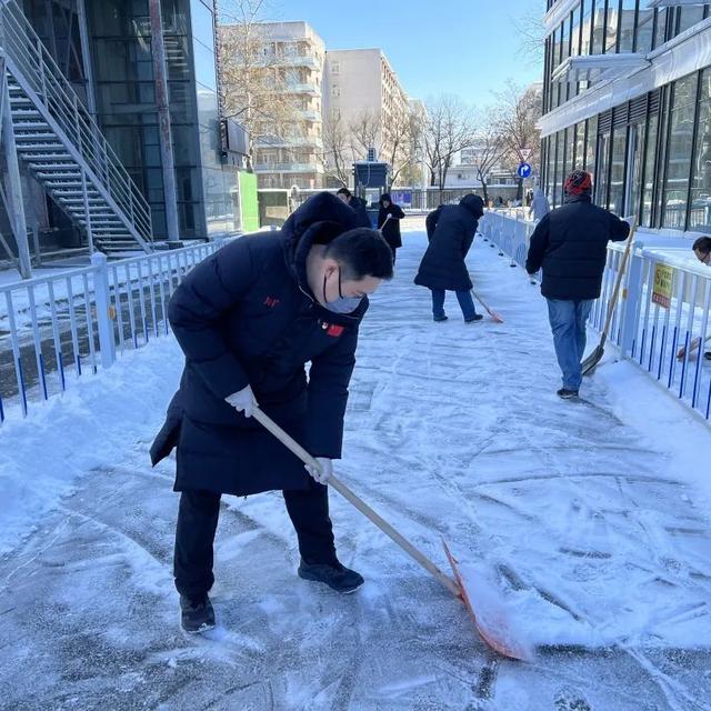 综管中心全力做好海淀中心大院扫雪铲冰工作 新闻时间