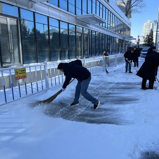 综管中心全力做好海淀中心大院扫雪铲冰工作 新闻时间
