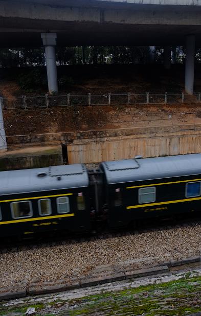 老铁轨旁长大的长沙女孩，和她的“火车往事”